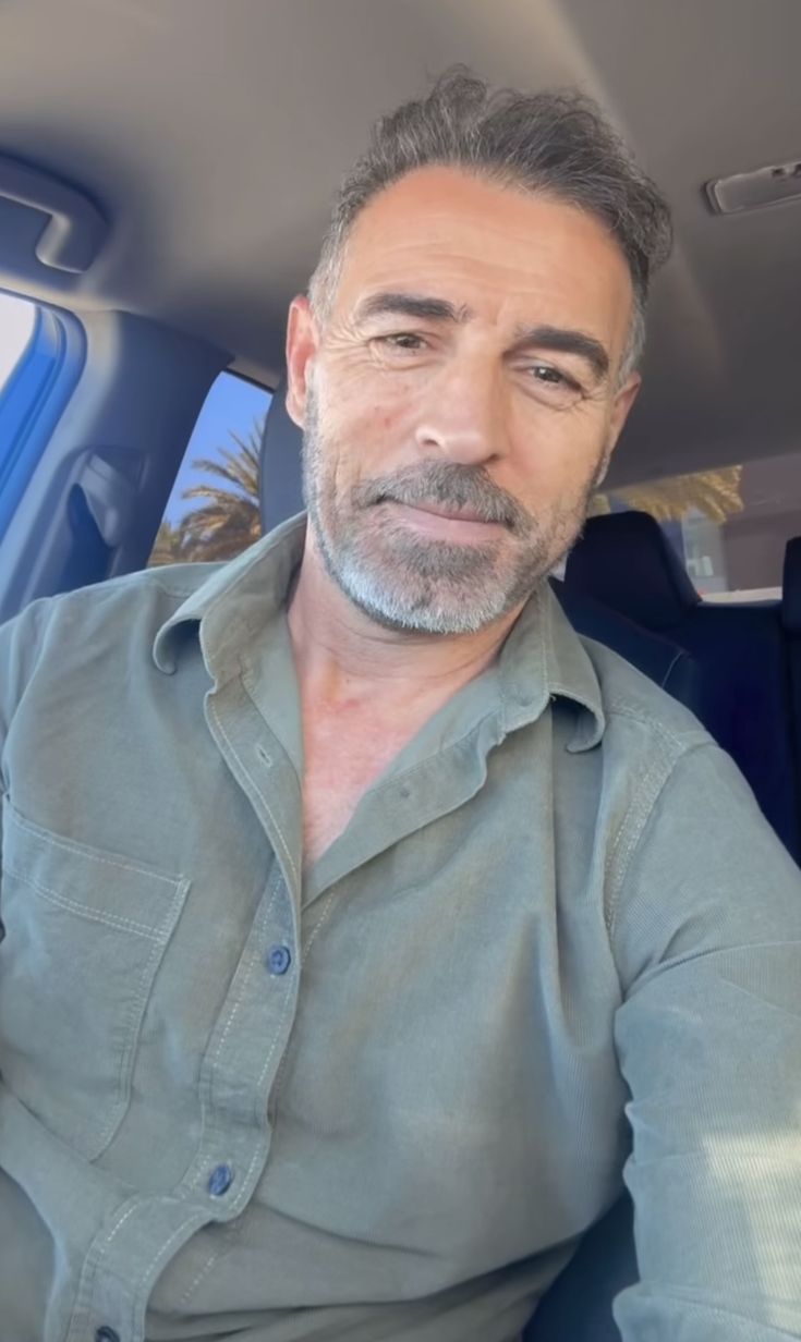 <em><strong>Carlos r.</strong></em>